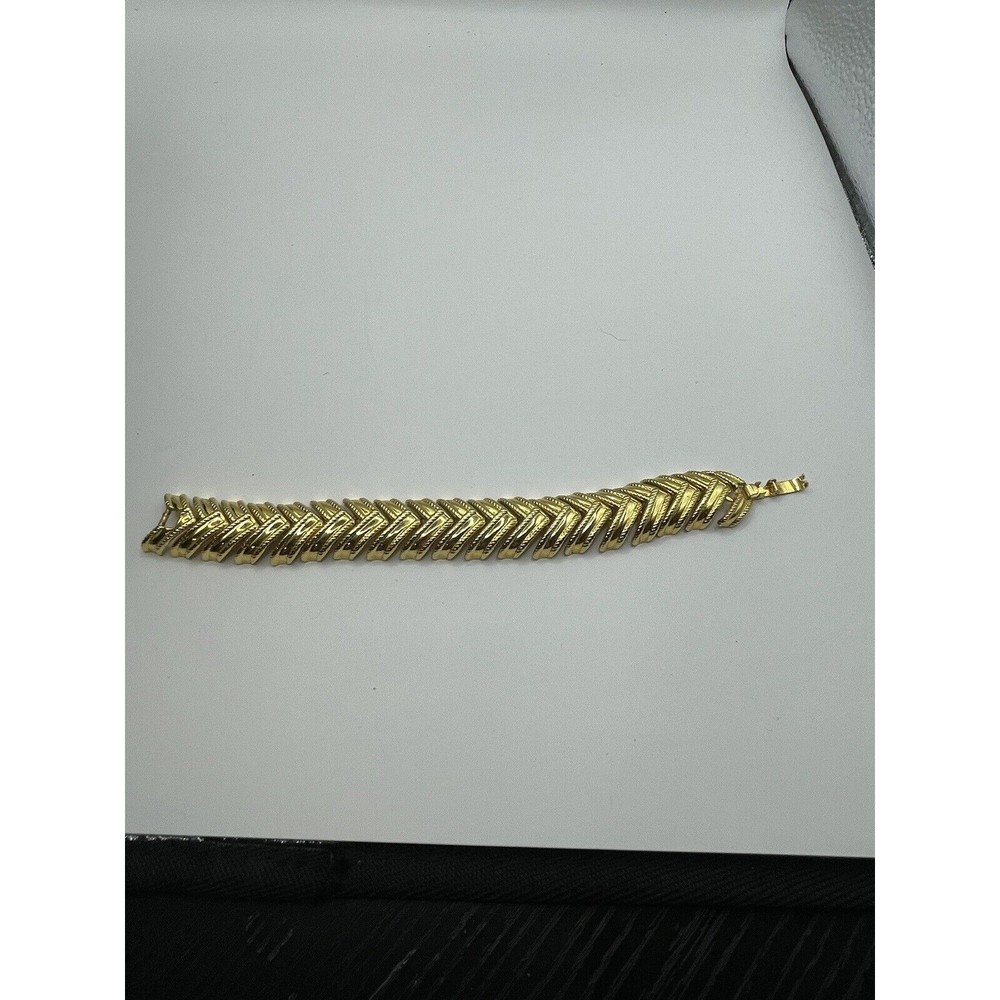 Gold Tone Chevron Bracelet 7”